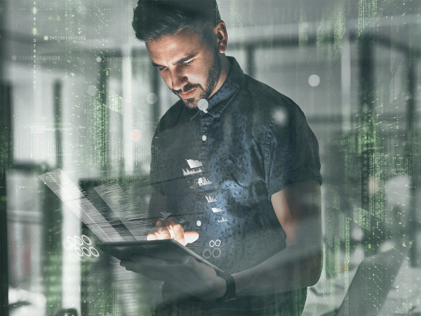 Mann in Office mit Tablet