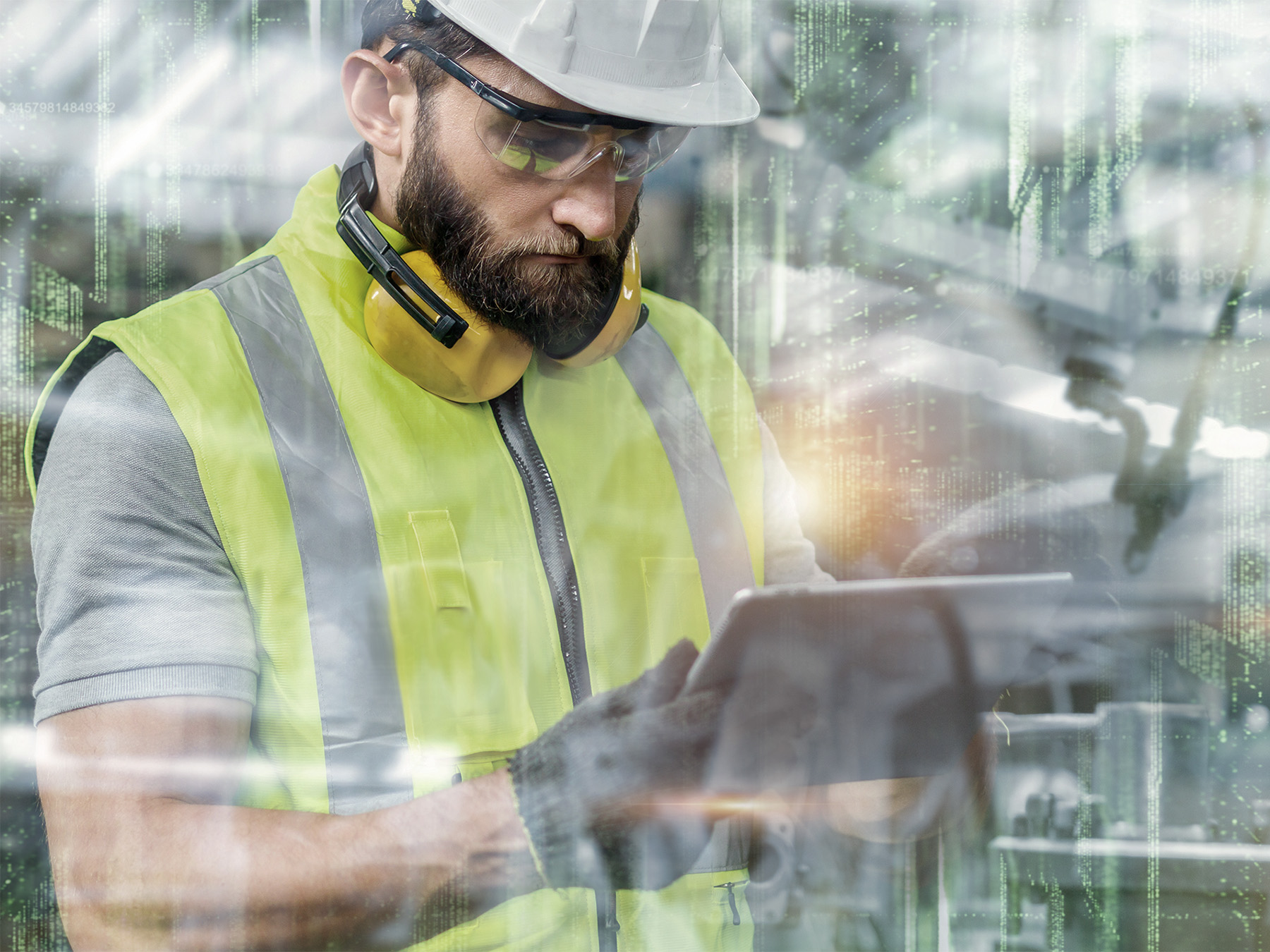 Arbeiter mit Tablet in Fabrik