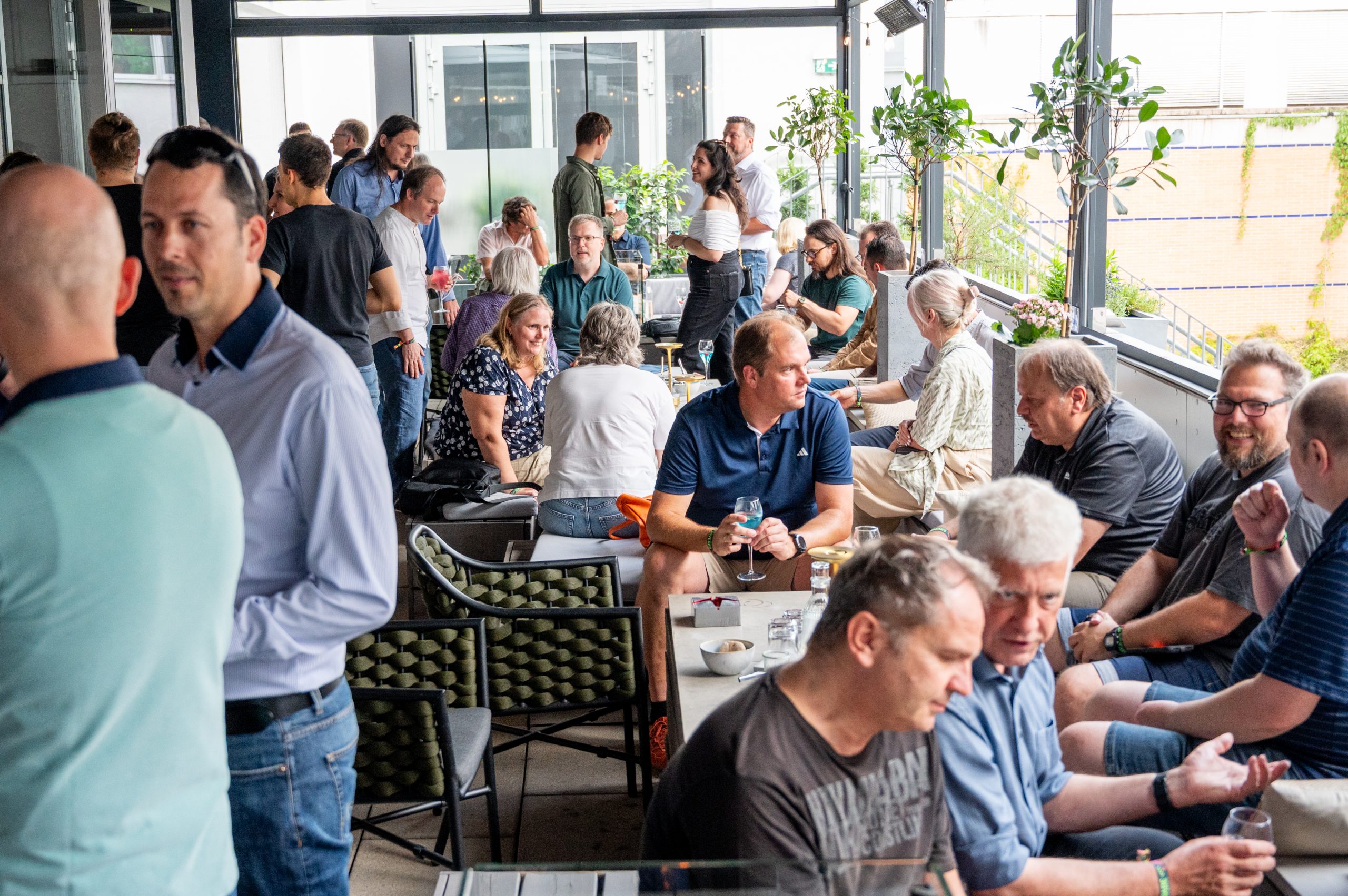 Feier in lockerer Atmosphäre auf der Dachterrasse des Korns